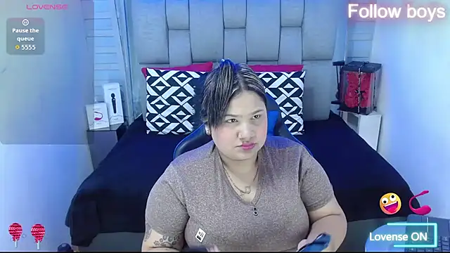 evelin zaens online show from October 14, 2025, 4:57 am