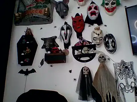 Snapshot of FeticheMacabre chatting on December 18, 2025, 3:27 pm FeticheMacabre online show from December 18, 2025, 3:27 pm