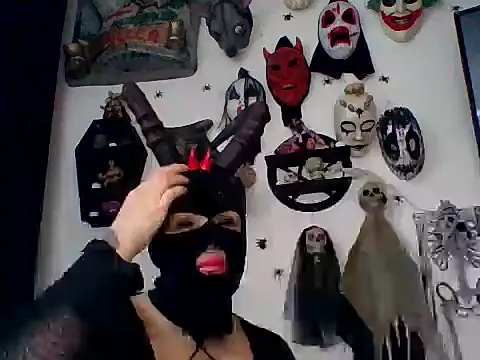 Snapshot of FeticheMacabre chatting on December 19, 2025, 5:59 pm FeticheMacabre online show from December 19, 2025, 5:59 pm