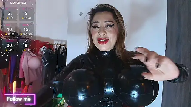 Snapshot of LatexDevil_Blondie chatting on October 22, 2025, 3:22 pm LatexDevil Blondie online show from October 22, 2025, 3:22 pm