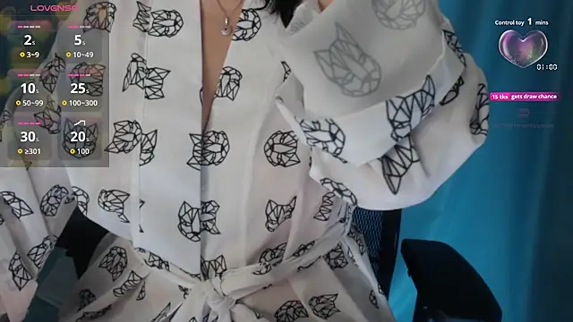 Snapshot of LaraStone__ chatting on October 31, 2025, 8:33 am LaraStone   online show from October 31, 2025, 8:33 am