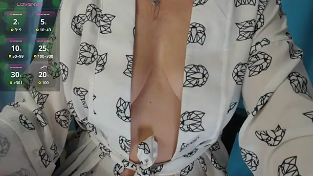 Snapshot of LaraStone__ chatting on October 24, 2025, 8:35 am LaraStone   online show from October 24, 2025, 8:35 am