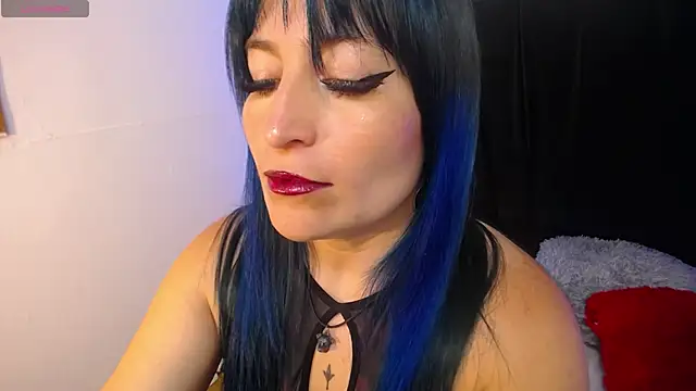 alicia moom online show from October 7, 2025, 6:53 pm