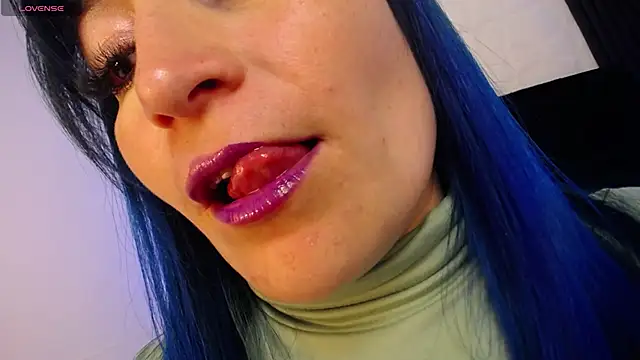 alicia moom online show from September 10, 2025, 7:24 pm