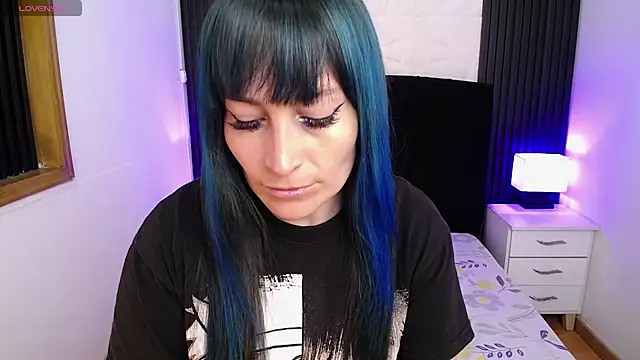 alicia moom online show from March 7, 2025, 7:27 pm