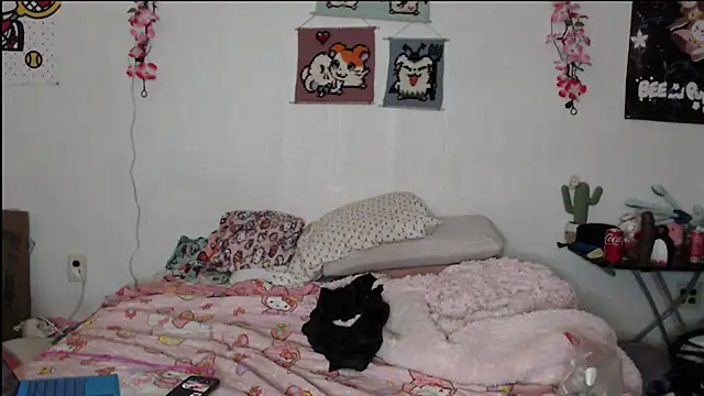 Cupcakecutie449 online show from April 8, 2026, 1:56 pm