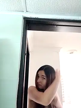 Alice bloom  online show from September 12, 2025, 6:40 pm