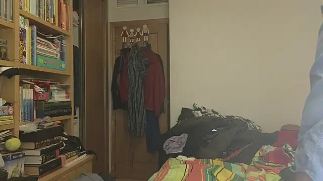 Snapshot of curiosillo83 chatting on February 14, 2026, 8:25 am curiosillo83 online show from February 14, 2026, 8:25 am