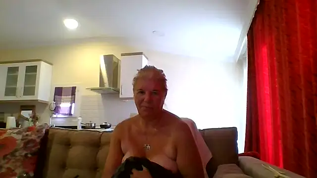 TrustfulVampire1 online show from September 26, 2025, 4:52 am