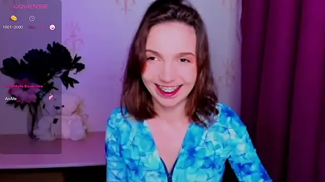 KindHazelHere  online show from June 4, 2026, 6:23 pm