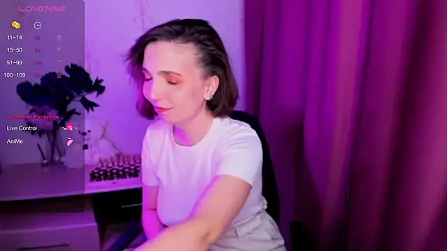 KindHazelHere  online show from December 5, 2025, 5:11 pm