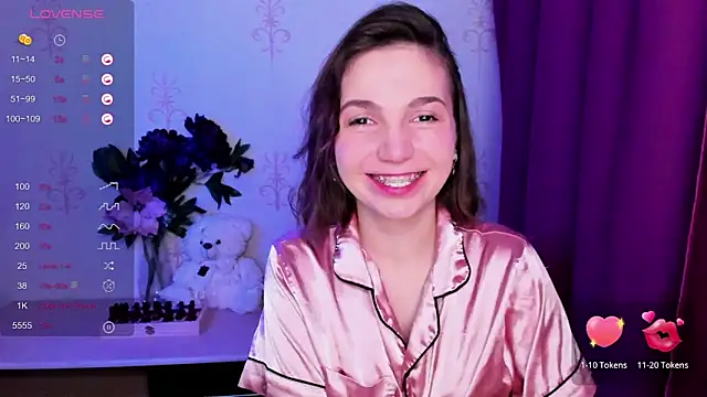 Snapshot of KindHazelHere_ chatting on February 5, 2026, 8:10 am KindHazelHere online show from February 5, 2026, 8:10 am