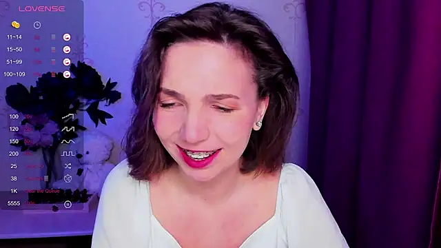 Snapshot of KindHazelHere_ chatting on February 20, 2026, 10:33 pm KindHazelHere online show from February 20, 2026, 10:33 pm