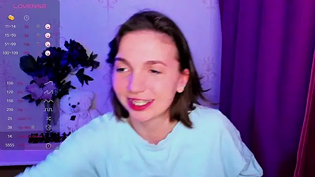 Snapshot of KindHazelHere_ chatting on February 13, 2026, 8:14 am KindHazelHere online show from February 13, 2026, 8:14 am