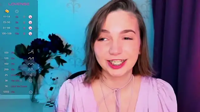 Snapshot of KindHazelHere_ chatting on January 18, 2026, 6:33 pm KindHazelHere online show from January 18, 2026, 6:33 pm