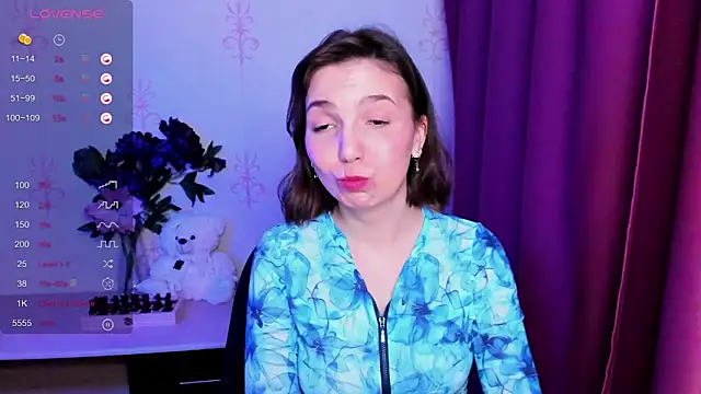 Snapshot of KindHazelHere_ chatting on February 5, 2026, 9:10 pm KindHazelHere online show from February 5, 2026, 9:10 pm