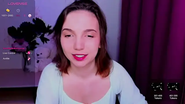 KindHazelHere  online show from May 7, 2026, 10:46 pm