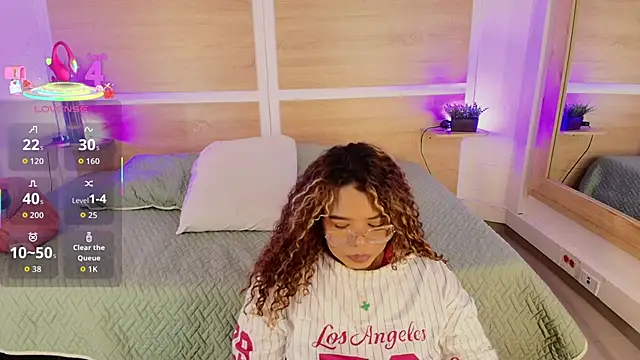  nickypurple  online show from October 9, 2025, 7:14 pm