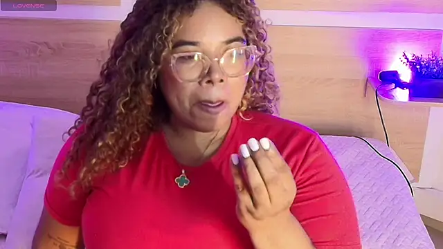  nickypurple  online show from October 17, 2025, 7:04 pm