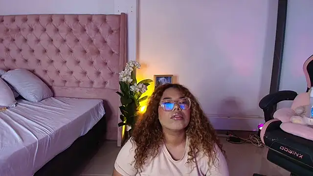  nickypurple  online show from February 21, 2026, 1:35 pm