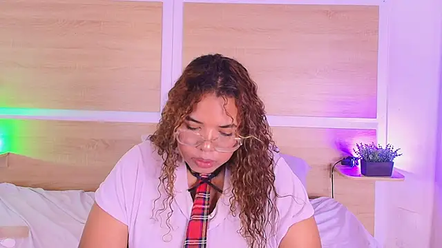  nickypurple  online show from April 5, 2026, 2:57 pm