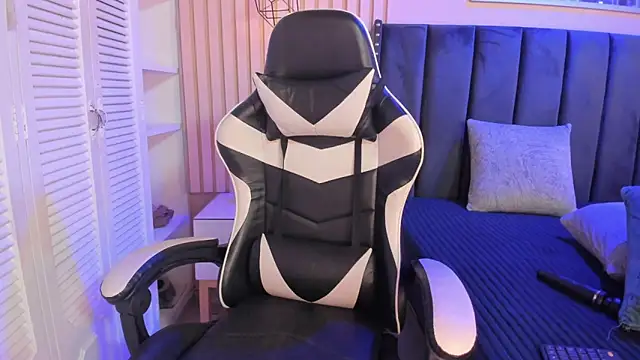 Snapshot of ashlye_miller_ chatting on February 25, 2026, 4:34 am ashlye miller online show from February 25, 2026, 4:34 am