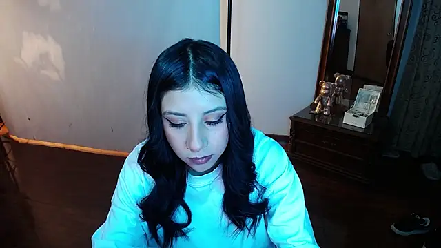 Snapshot of _holy_1 chatting on March 8, 2025, 1:39 am holy 1 online show from March 8, 2025, 1:39 am