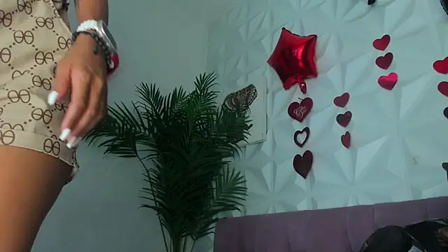 Snapshot of Hellen_Sky chatting on May 5, 2026, 7:06 pm Hellen Sky online show from May 5, 2026, 7:06 pm