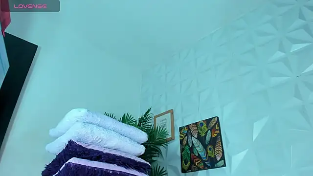 Hellen Sky online show from September 8, 2025, 7:13 pm