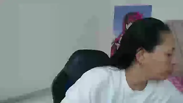 Snapshot of mature_martina chatting on February 12, 2026, 7:13 pm mature martina online show from February 12, 2026, 7:13 pm