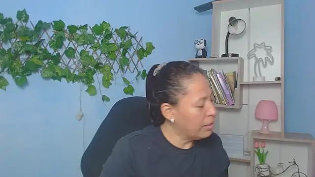 mature martina online show from December 5, 2025, 7:12 pm