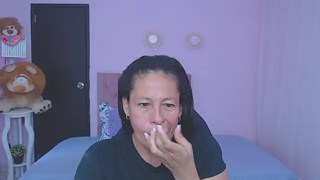 Snapshot of mature_martina chatting on February 23, 2026, 7:25 pm mature martina online show from February 23, 2026, 7:25 pm