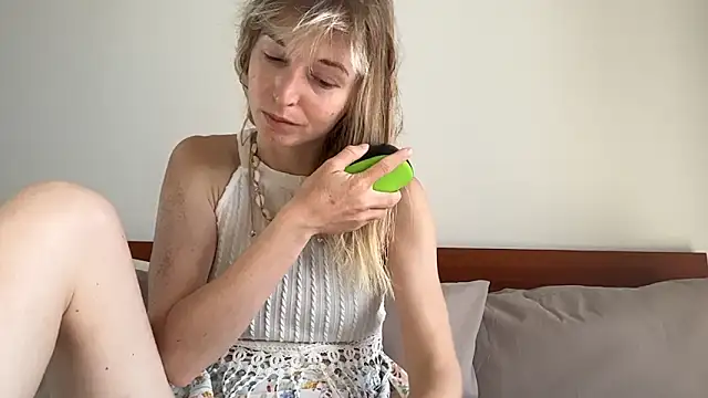 ivankai  online show from February 18, 2026, 3:26 am