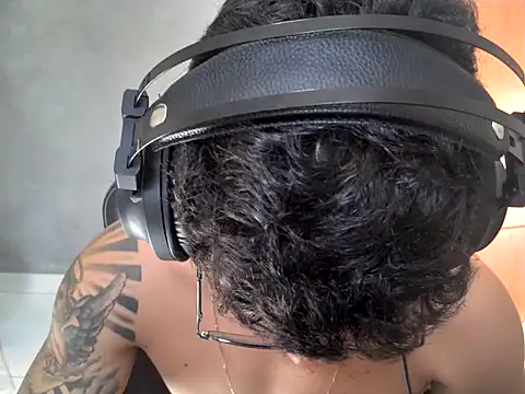 Snapshot of Gust027 chatting on April 15, 2026, 4:33 pm Gust027 online show from April 15, 2026, 4:33 pm