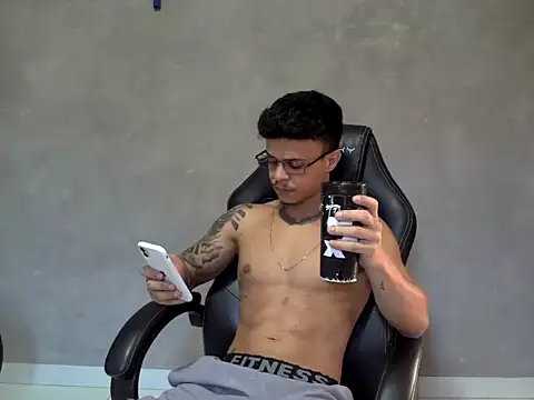 Snapshot of Gust027 chatting on April 16, 2026, 7:03 pm Gust027 online show from April 16, 2026, 7:03 pm