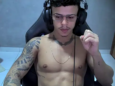 Snapshot of Gust027 chatting on April 15, 2026, 3:45 am Gust027 online show from April 15, 2026, 3:45 am