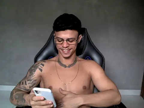 Snapshot of Gust027 chatting on April 13, 2026, 5:17 pm Gust027 online show from April 13, 2026, 5:17 pm