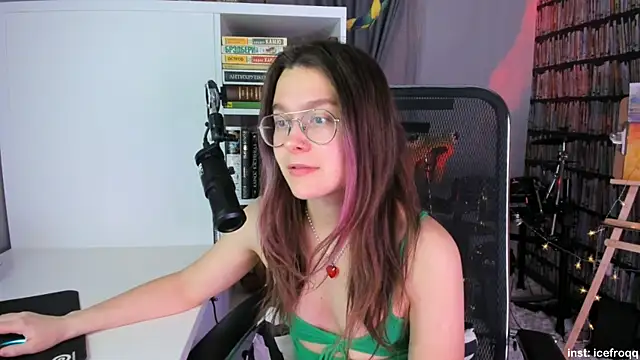 icefroqq online show from February 26, 2025, 9:31 pm