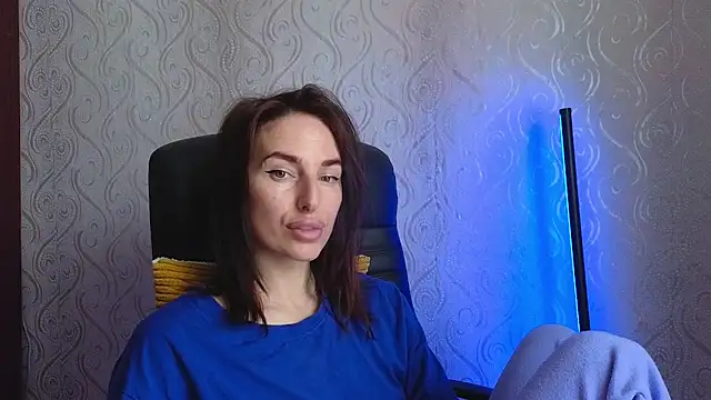 xx adrihanna xx online show from June 1, 2026, 6:13 am