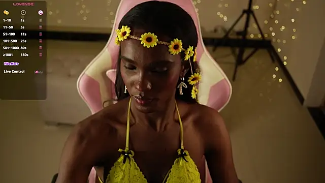 LuanaRisque online show from February 20, 2025, 11:21 pm