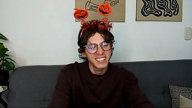 Norehg online show from October 17, 2025, 11:28 pm