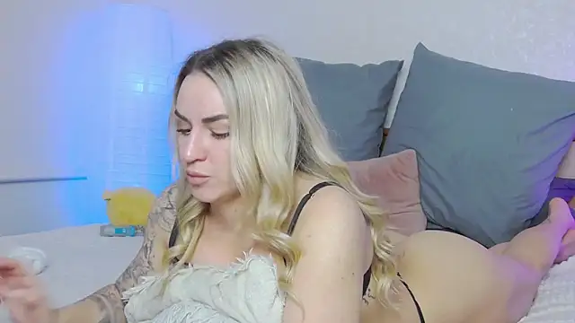 SofiJames online show from March 12, 2025, 7:13 am