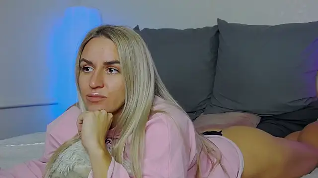 SofiJames online show from October 1, 2025, 7:02 am