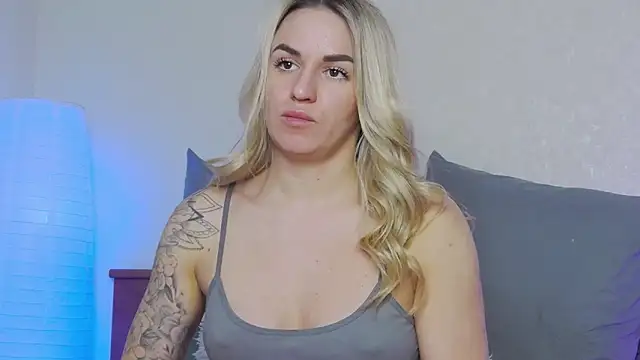 SofiJames online show from March 11, 2025, 9:34 am