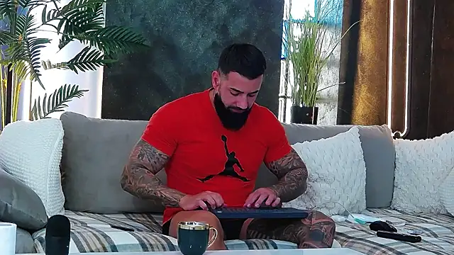 Snapshot of masterkingofmusclee chatting on September 25, 2025, 7:47 am masterkingofmusclee online show from September 25, 2025, 7:47 am