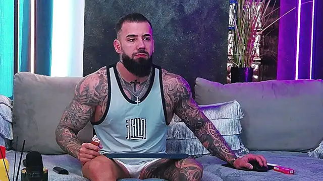 Snapshot of masterkingofmusclee chatting on February 26, 2025, 8:50 am masterkingofmusclee online show from February 26, 2025, 8:50 am