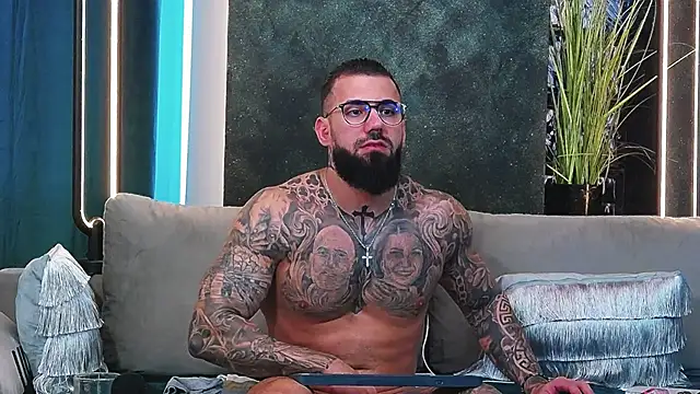 Snapshot of masterkingofmusclee chatting on March 6, 2025, 2:08 pm masterkingofmusclee online show from March 6, 2025, 2:08 pm