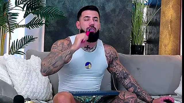 masterkingofmusclee online show from October 15, 2025, 10:12 am