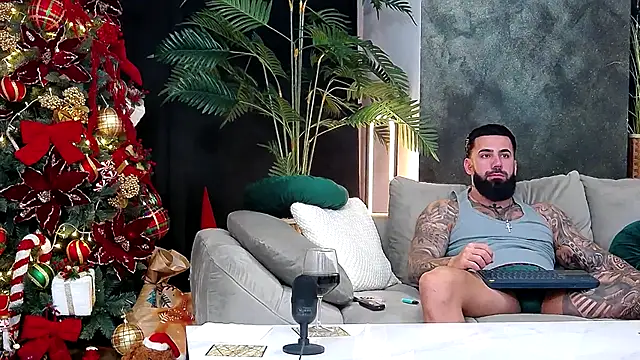 masterkingofmusclee online show from December 17, 2025, 9:53 pm