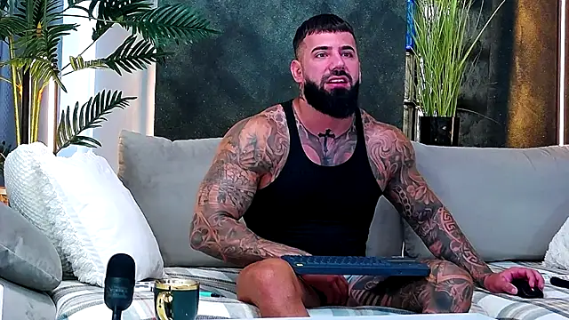 Snapshot of masterkingofmusclee chatting on September 10, 2025, 7:40 am masterkingofmusclee online show from September 10, 2025, 7:40 am